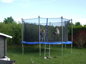 jaka trampolina do ogrodu